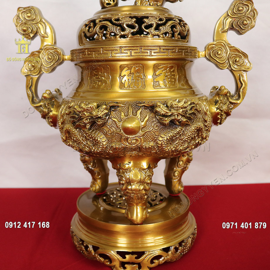 Th&acirc;n sản phẩm chạm khắc nổi h&igrave;nh song long chầu nguyệt mang &yacute; nghĩa t&agrave;i lộc, đại c&aacute;t, quyền lực v&agrave; sự bảo vệ, che chở của gia ti&ecirc;n đối với con ch&aacute;u